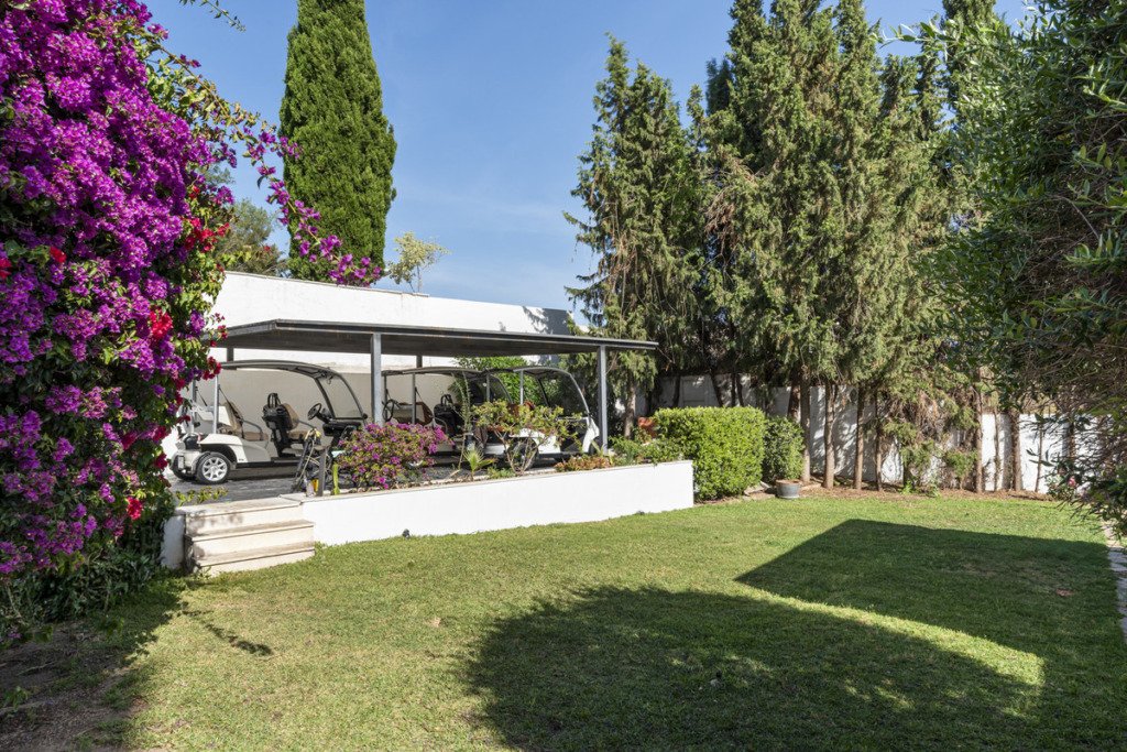 Villa – Chalet — Nueva Andalucía