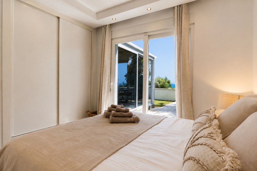 Detached Villa — New Golden Mile
