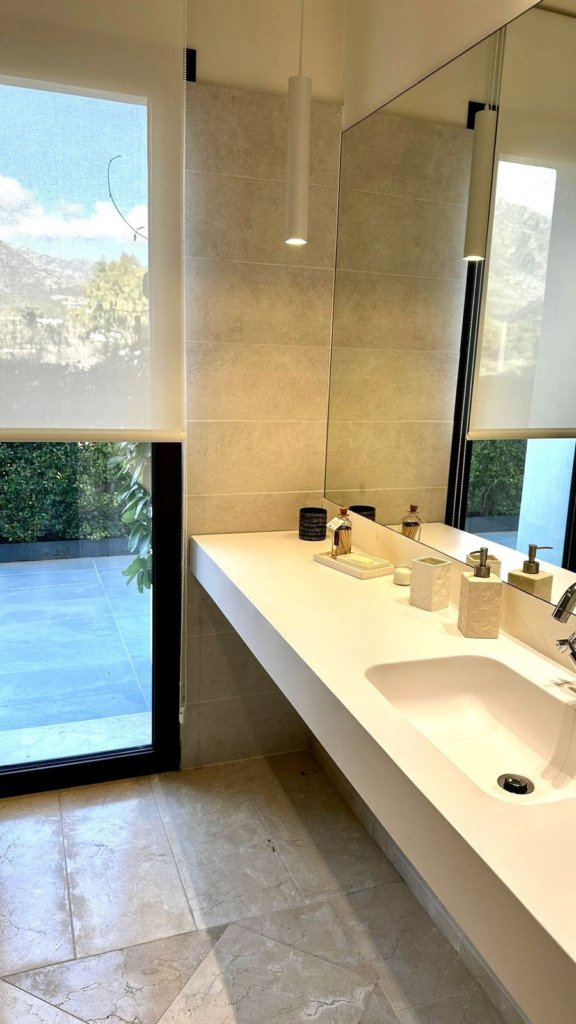 Detached Villa — The Golden Mile