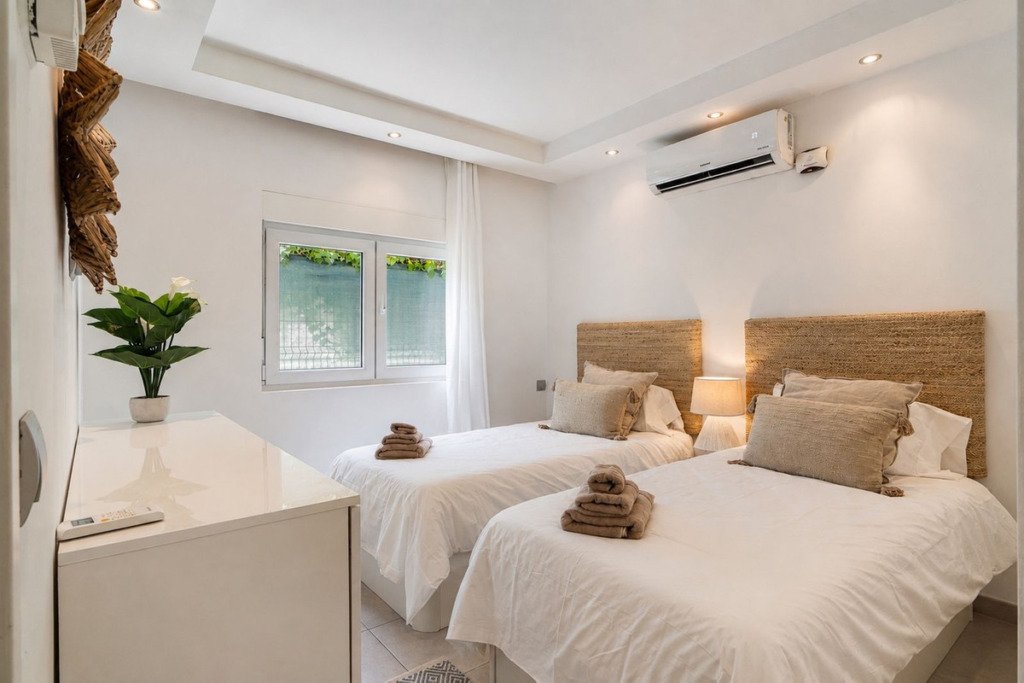 Detached Villa — New Golden Mile