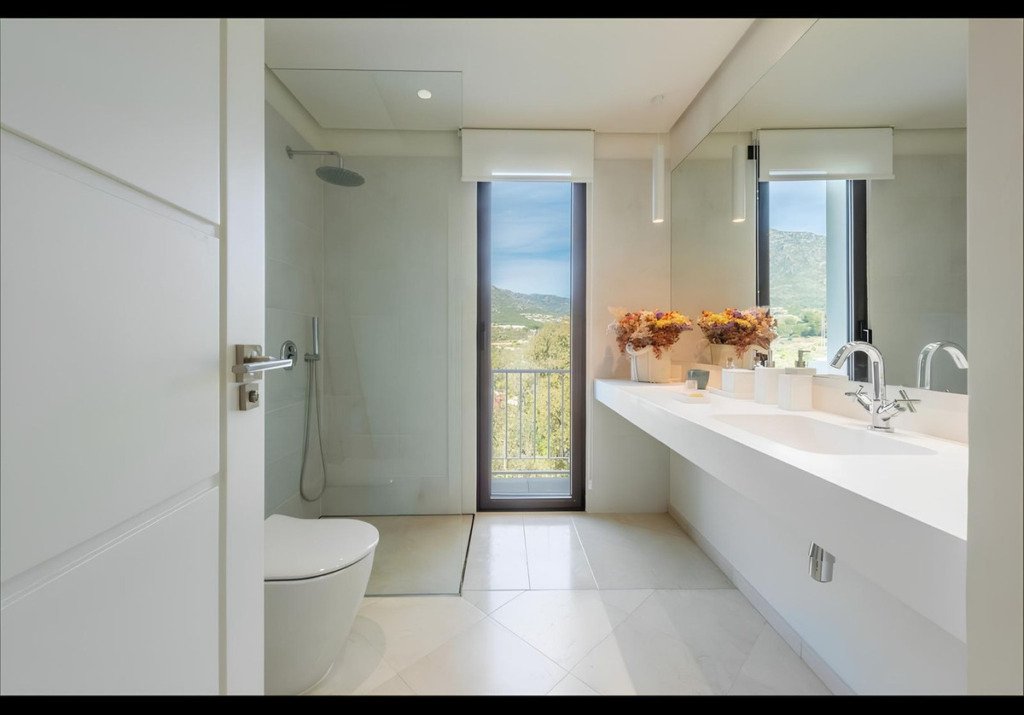 Detached Villa — The Golden Mile