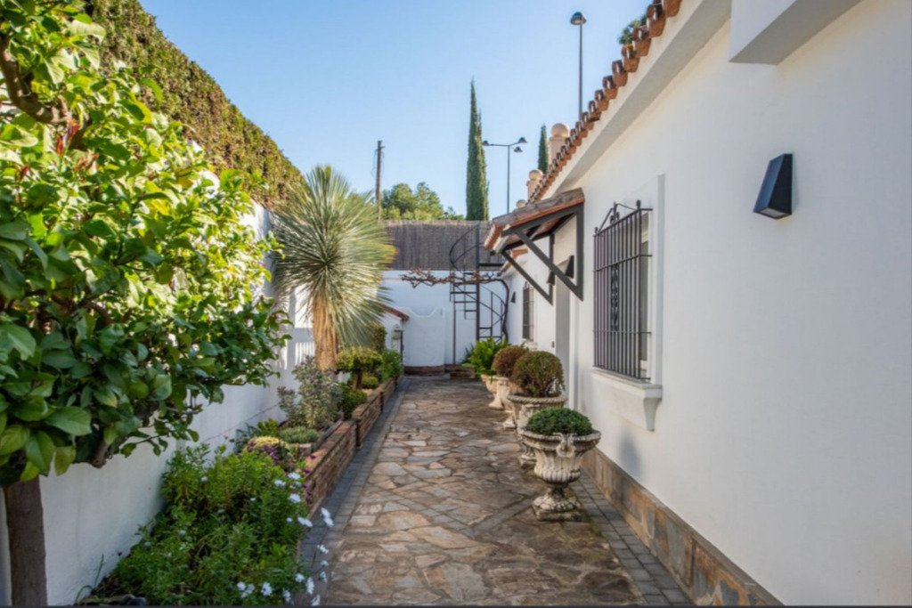 Detached Villa — The Golden Mile