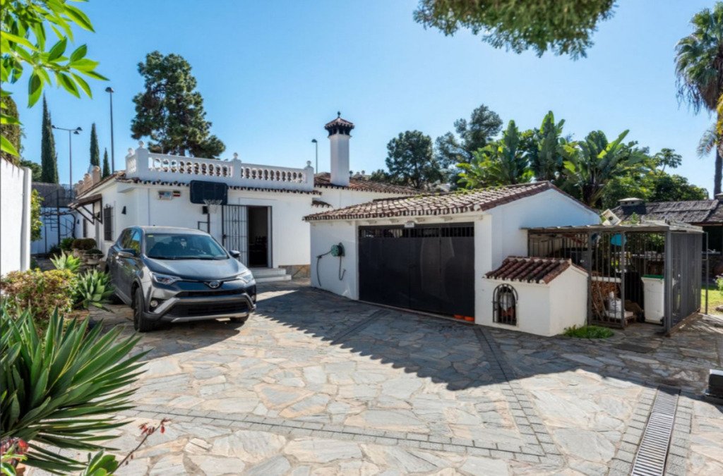 Detached Villa — The Golden Mile