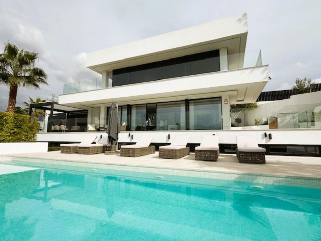 Detached Villa — Nueva Andalucía