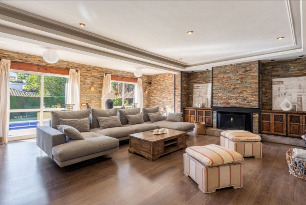 Detached Villa — The Golden Mile