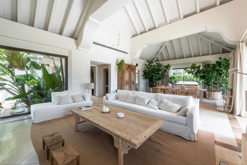 Detached Villa — The Golden Mile