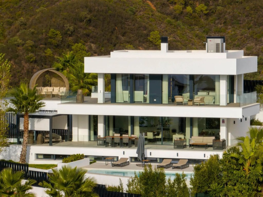 Detached Villa — Nueva Andalucía
