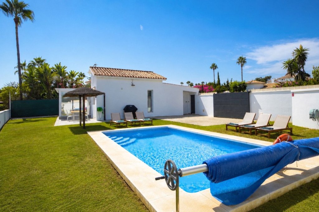 Detached Villa — New Golden Mile