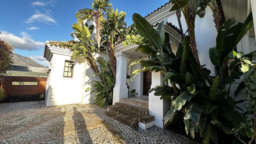 Detached Villa — The Golden Mile