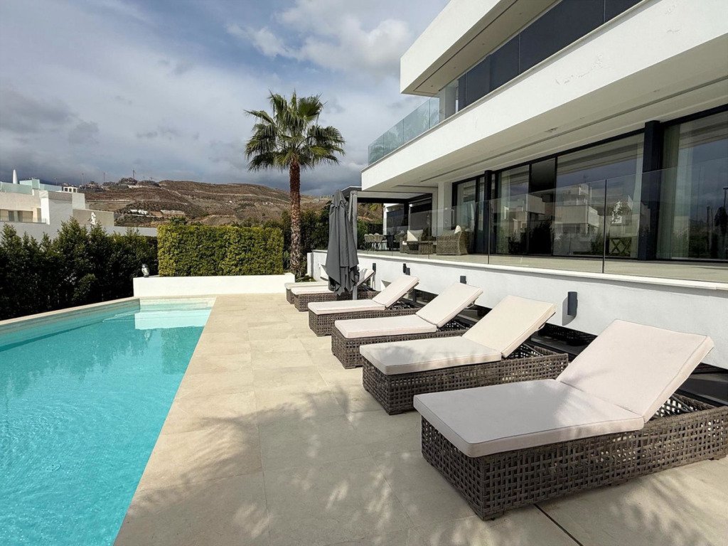 Detached Villa — Nueva Andalucía