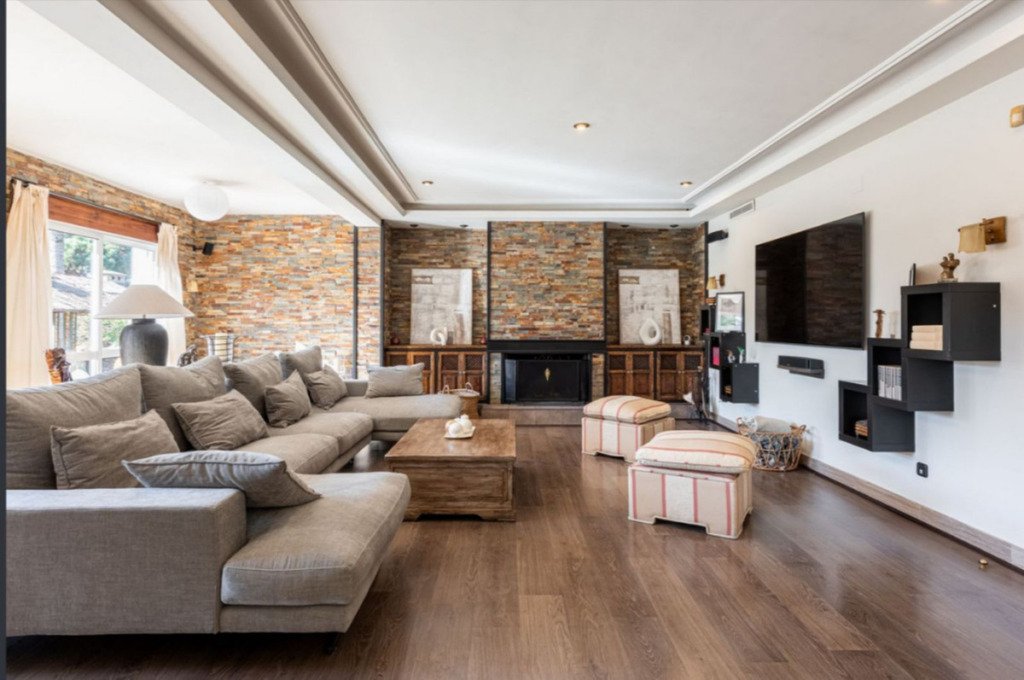 Detached Villa — The Golden Mile