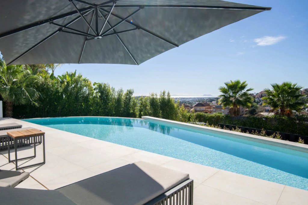 Detached Villa — Nueva Andalucía