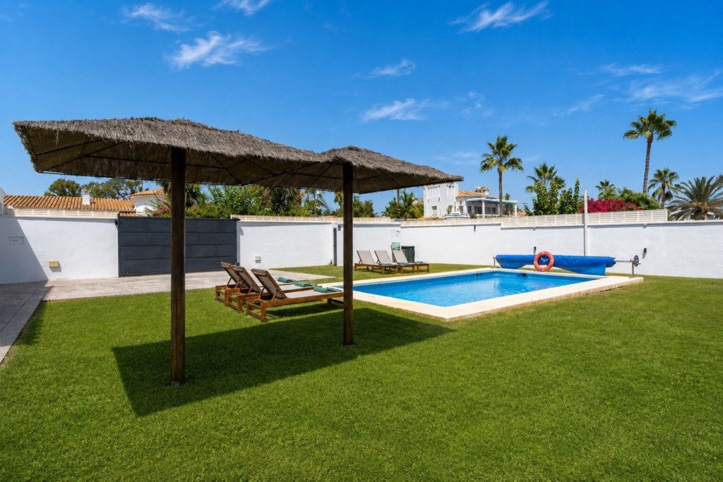 Detached Villa — New Golden Mile
