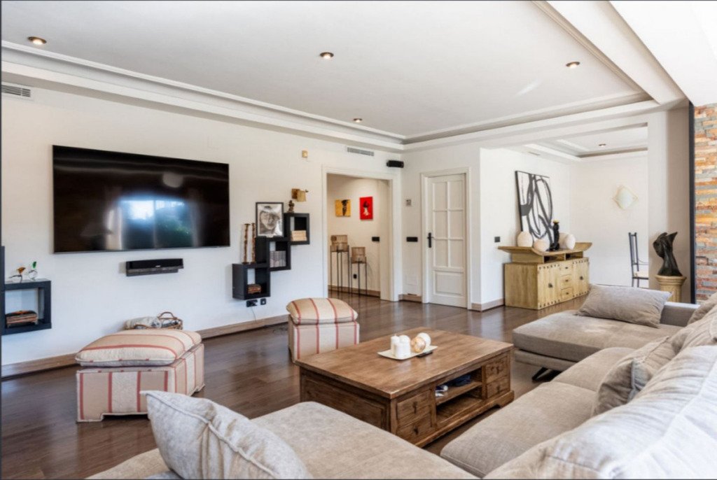 Detached Villa — The Golden Mile