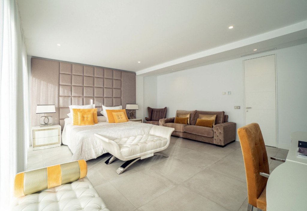 Detached Villa — Nueva Andalucía