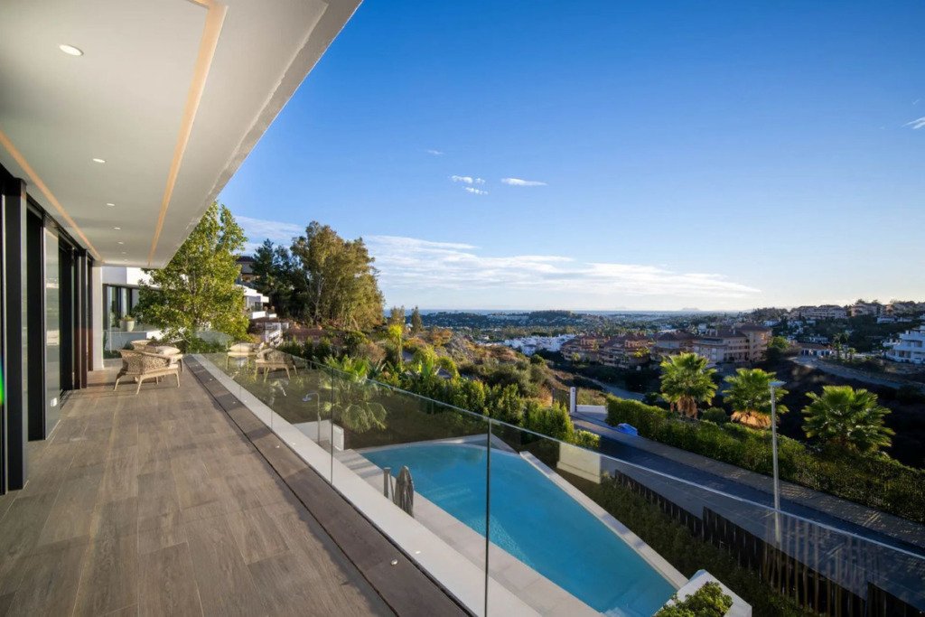 Detached Villa — Nueva Andalucía