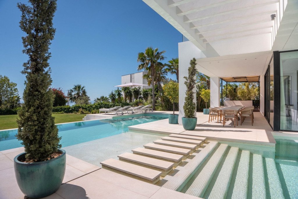 Detached Villa — Estepona
