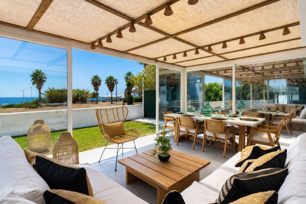 Detached Villa — New Golden Mile