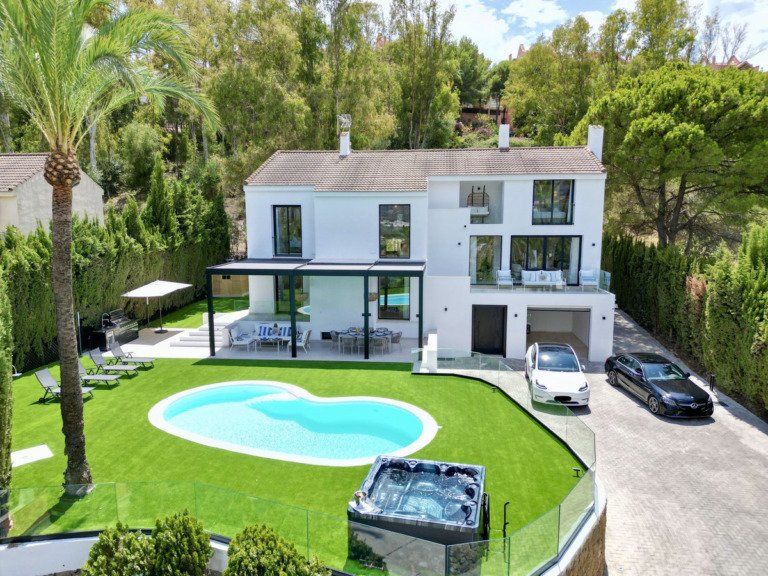 Villa – Chalet — Nueva Andalucía
