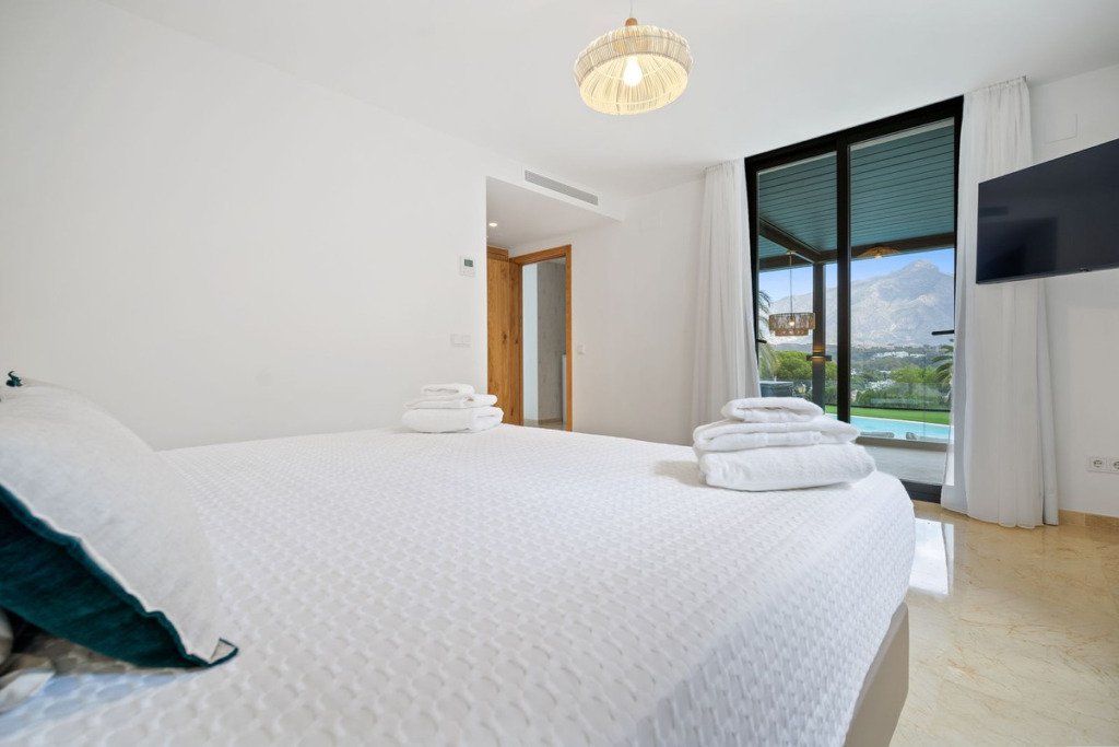 Villa – Chalet — Nueva Andalucía