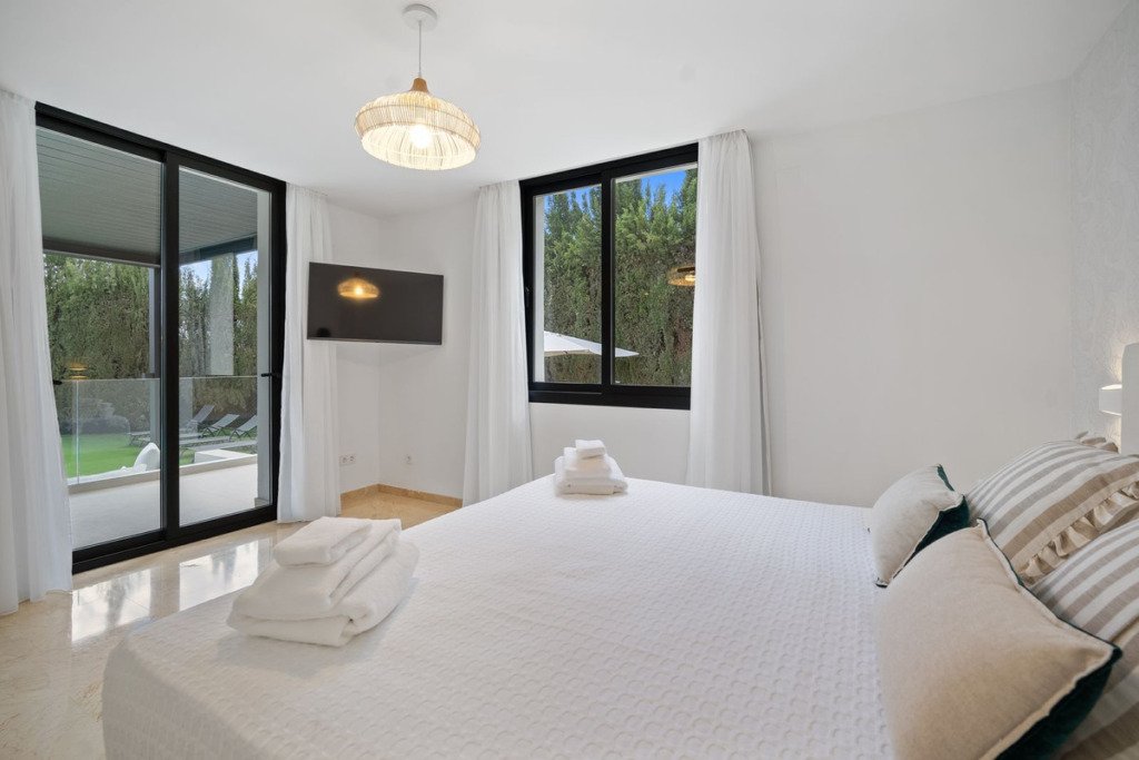 Villa – Chalet — Nueva Andalucía