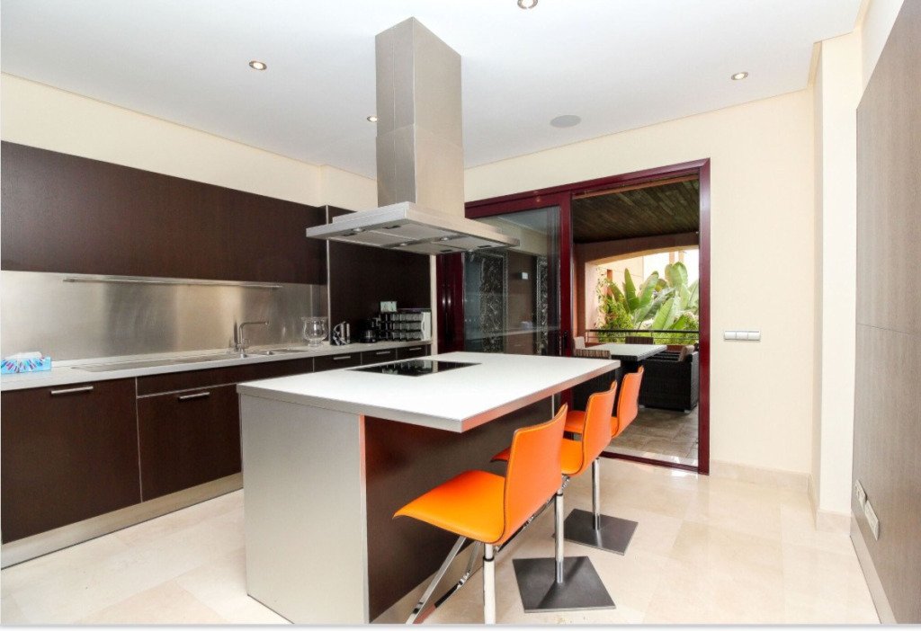 Middle Floor Apartment — Puerto Banús