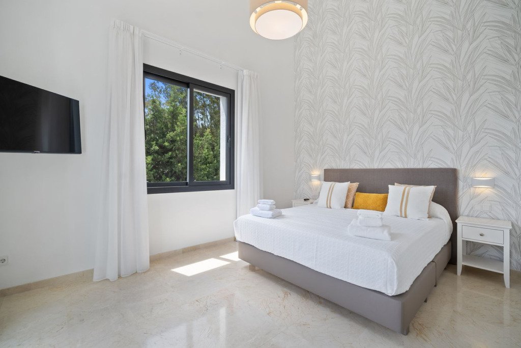 Villa – Chalet — Nueva Andalucía