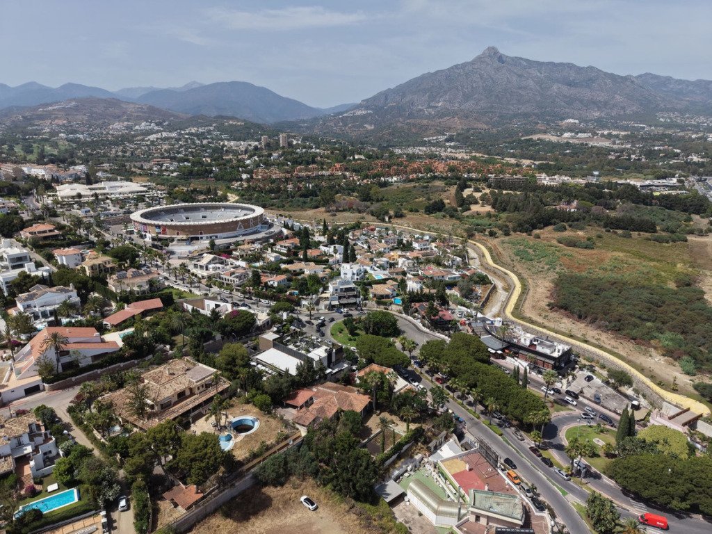 Local comercial — Nueva Andalucía