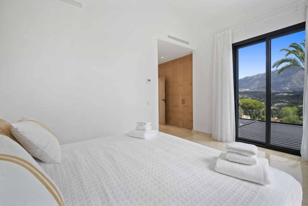 Villa – Chalet — Nueva Andalucía