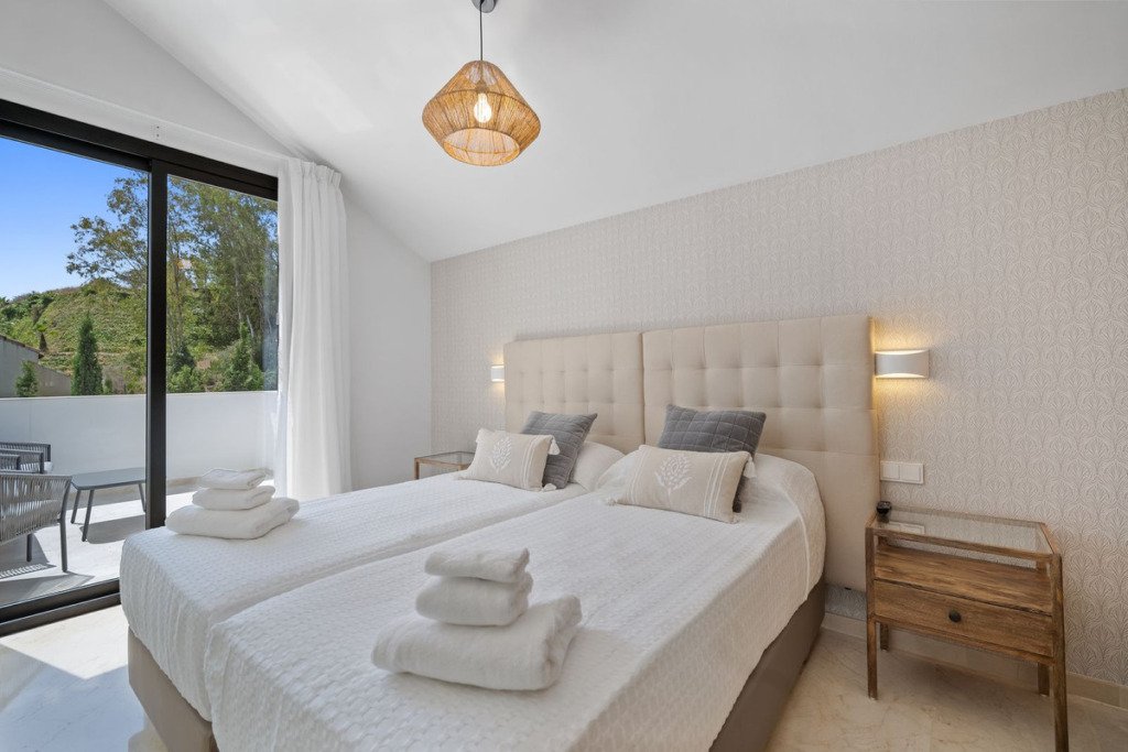 Villa – Chalet — Nueva Andalucía