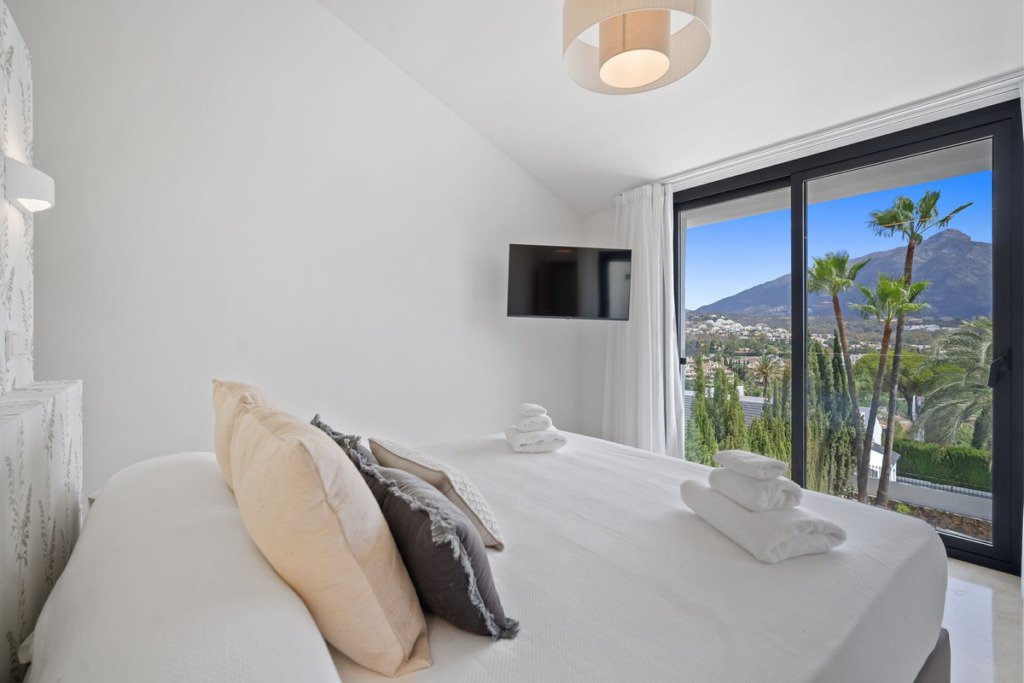 Villa – Chalet — Nueva Andalucía