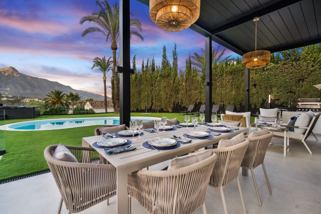 Villa – Chalet — Nueva Andalucía