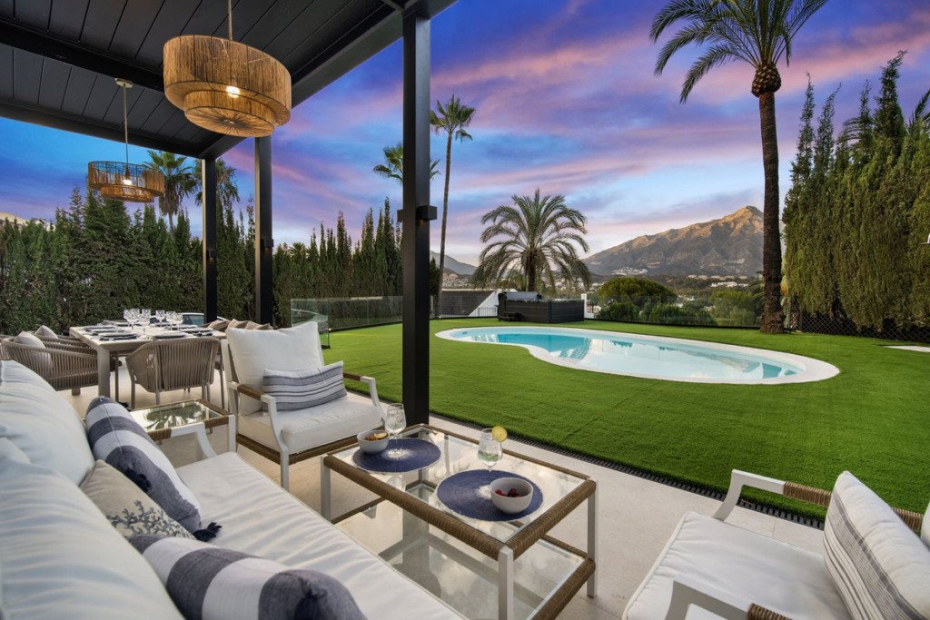 Villa – Chalet — Nueva Andalucía