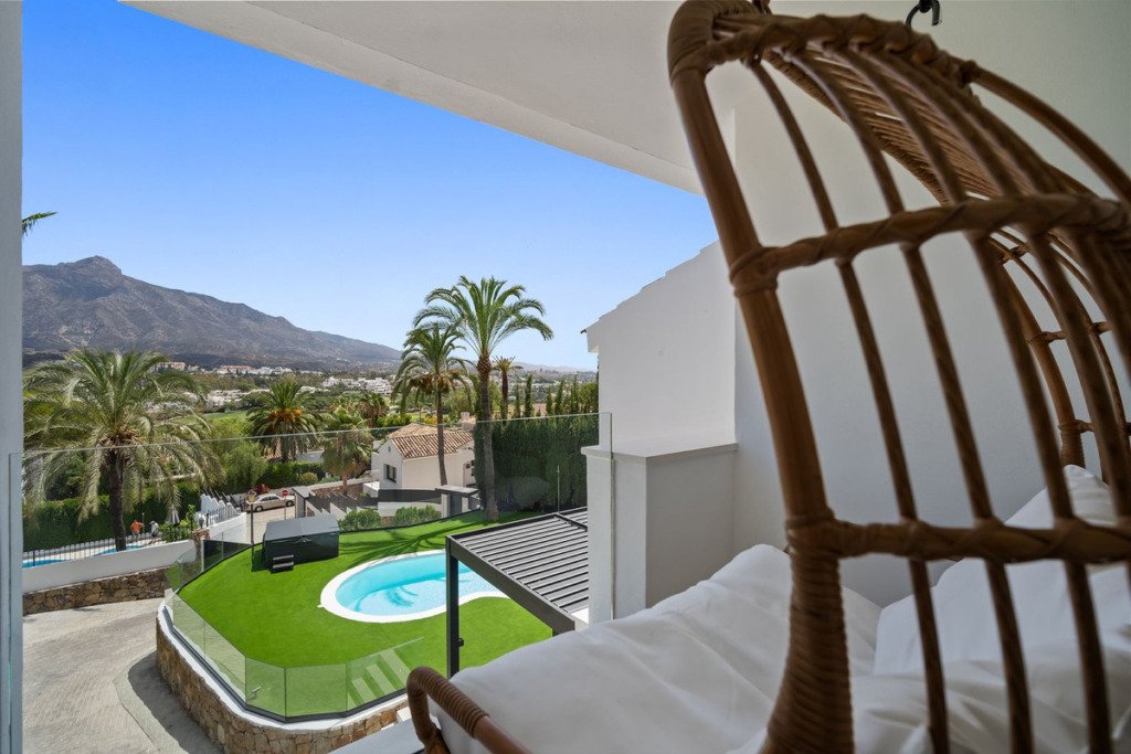 Villa – Chalet — Nueva Andalucía