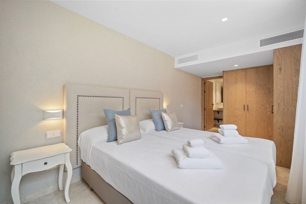 Villa – Chalet — Nueva Andalucía