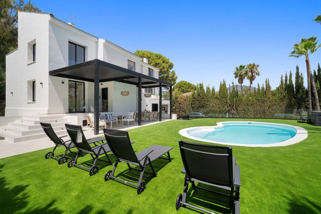 Villa – Chalet — Nueva Andalucía