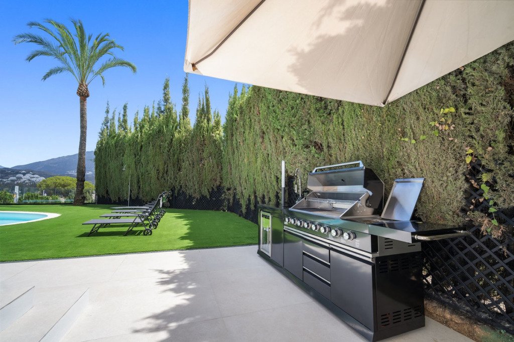 Villa – Chalet — Nueva Andalucía