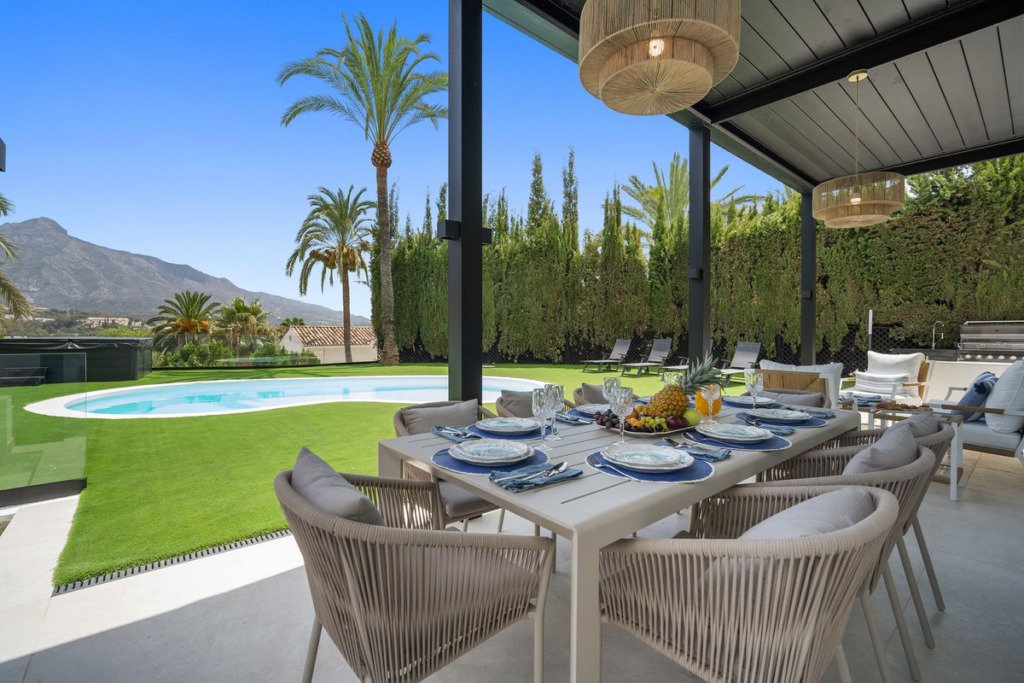 Villa – Chalet — Nueva Andalucía
