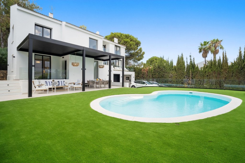 Villa – Chalet — Nueva Andalucía