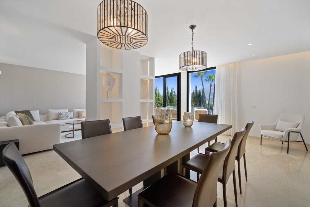 Villa – Chalet — Nueva Andalucía