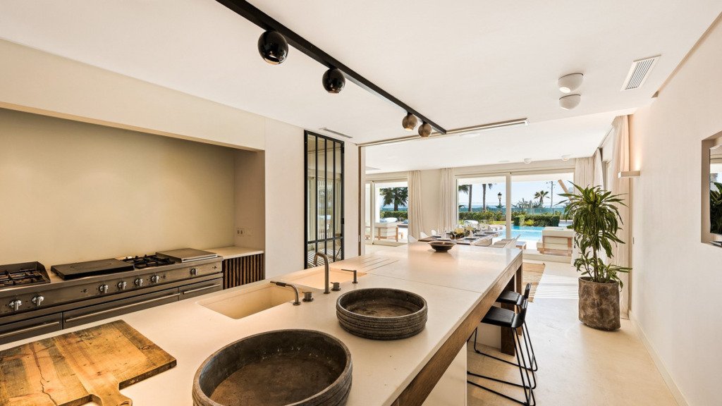 Villa – Chalet — The Golden Mile
