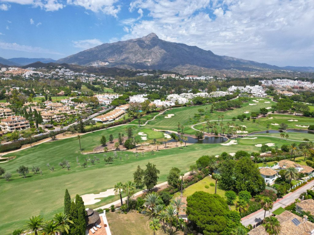 Villa – Chalet — Nueva Andalucía