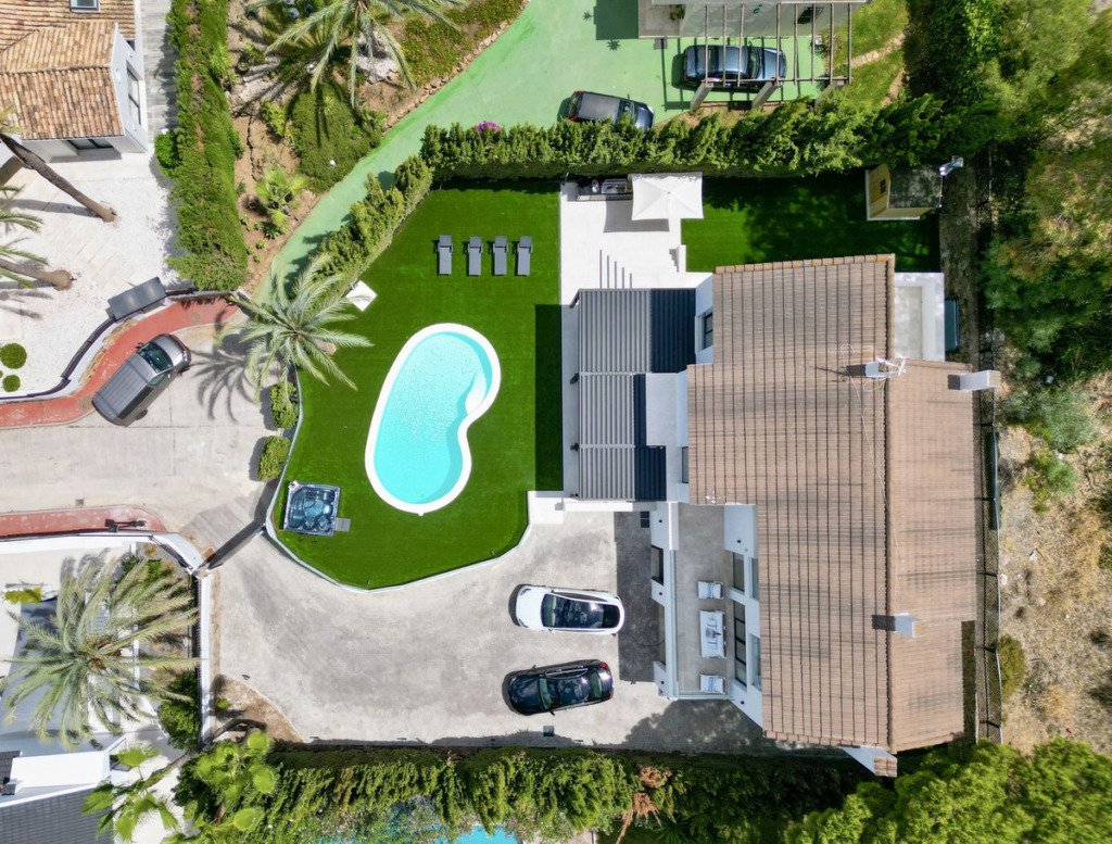 Villa – Chalet — Nueva Andalucía