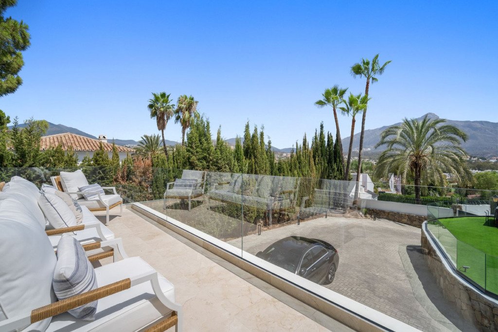 Villa – Chalet — Nueva Andalucía