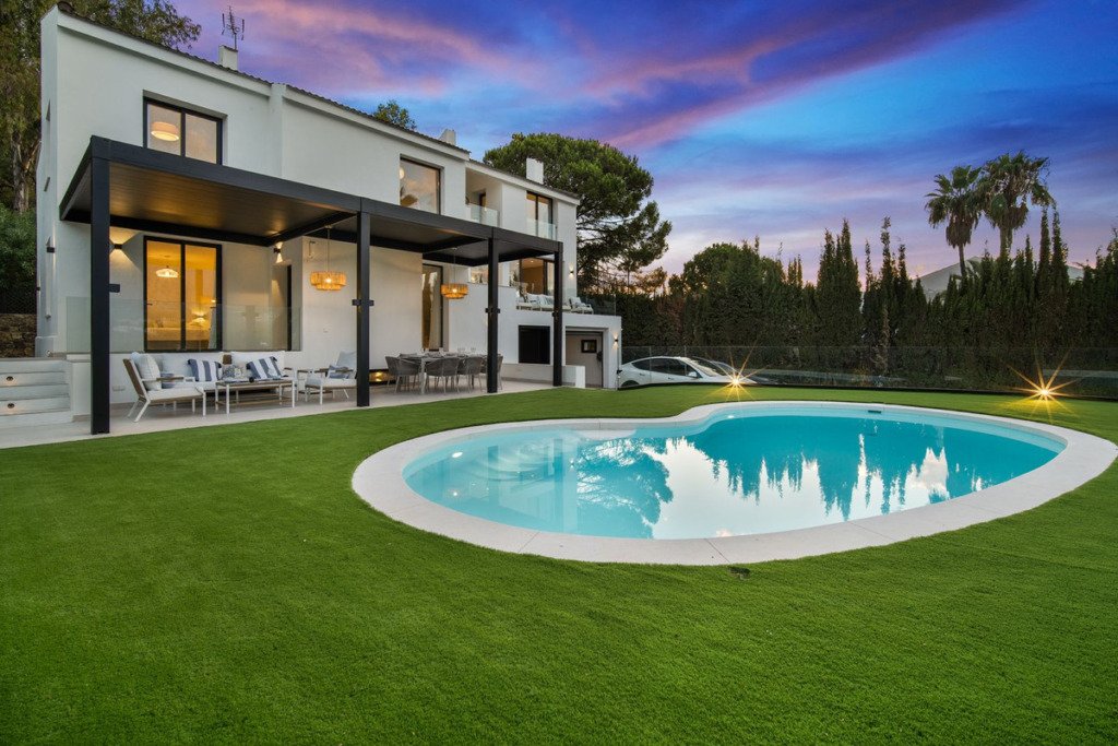 Villa – Chalet — Nueva Andalucía