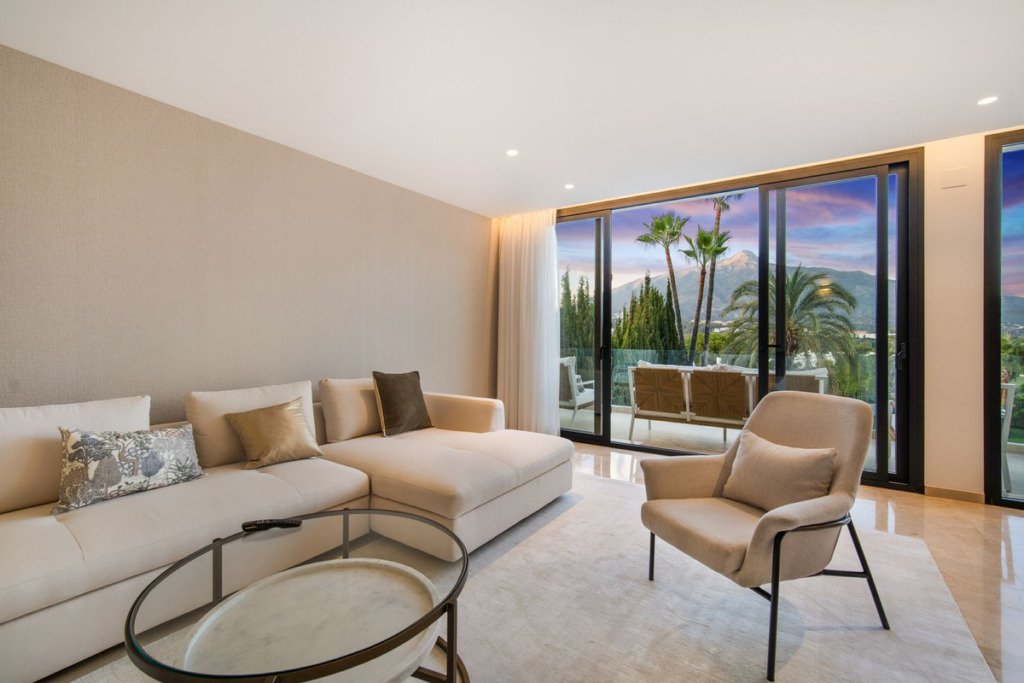 Villa – Chalet — Nueva Andalucía