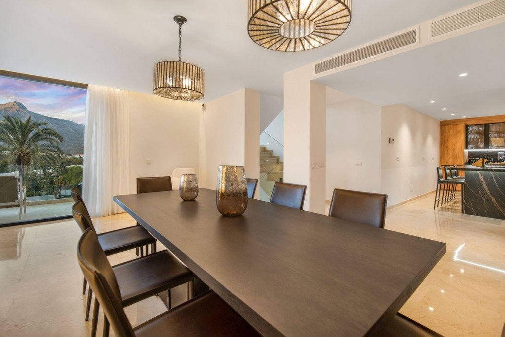 Villa – Chalet — Nueva Andalucía