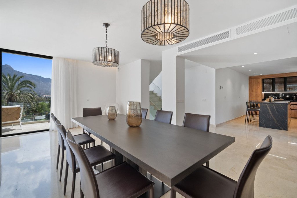 Villa – Chalet — Nueva Andalucía