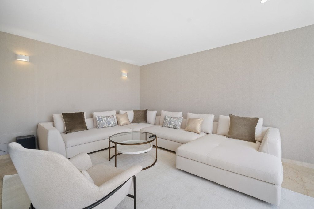 Villa – Chalet — Nueva Andalucía