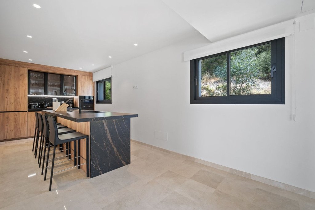 Villa – Chalet — Nueva Andalucía